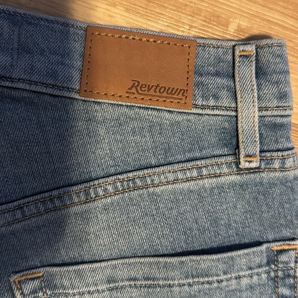 Revtown Wms. Sz. 26 Reg, High-Rise Straight Jeans, Like New - Picture 6 of 6